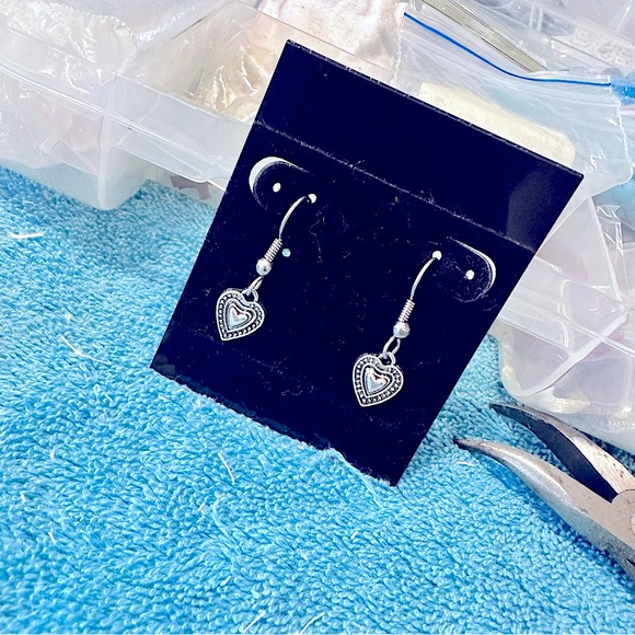 🆕Beautiful Antique Silver Textured Heart Charm Dangle Fishhook Earrings: L♥️VE - Picture 7 of 16